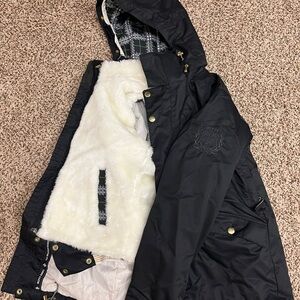 Woman’s black, double-layered snowboard/ski jacket.